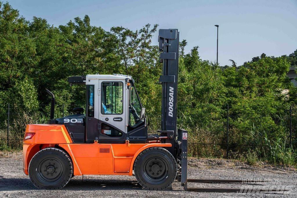 Doosan D 90-S-7 Dieseltrukit
