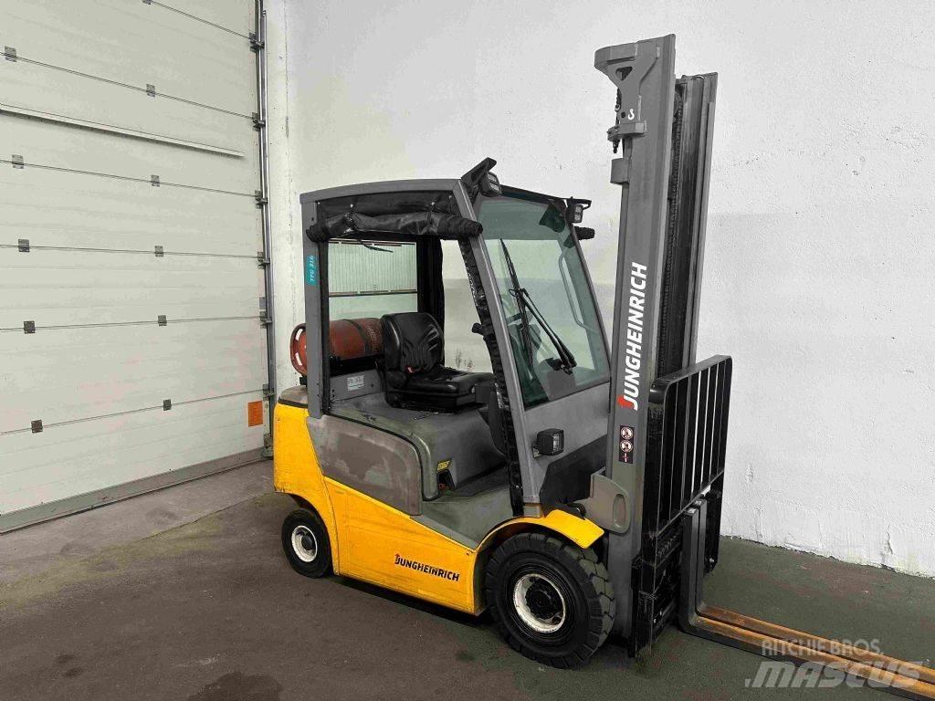 Jungheinrich TFG 316 Nestekaasutrukit