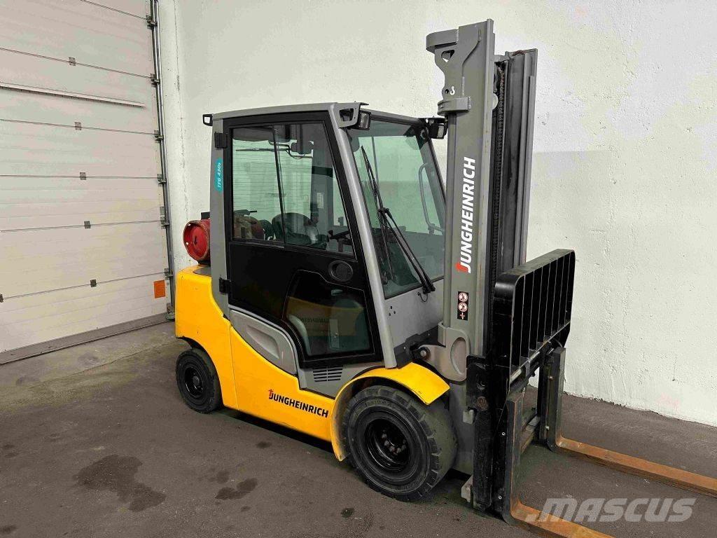 Jungheinrich TFG 430s Nestekaasutrukit