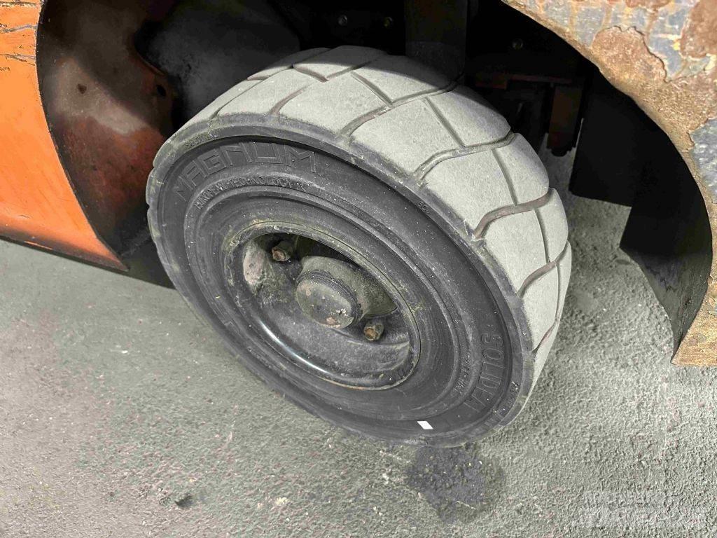 Toyota 02-8FGF30 Nestekaasutrukit