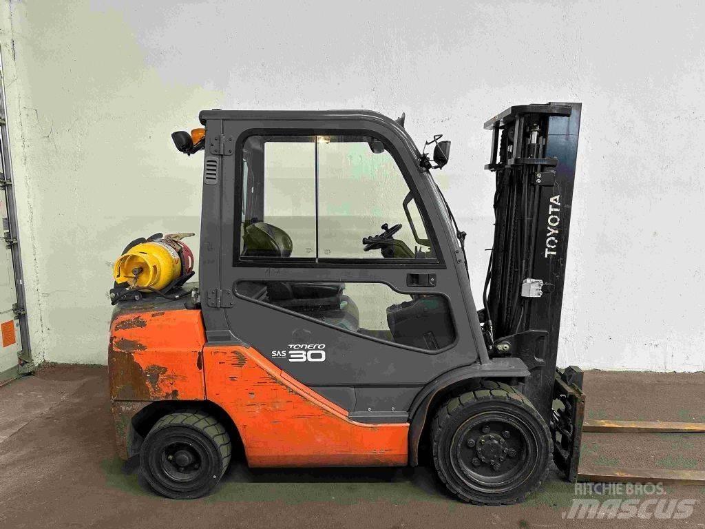 Toyota 02-8FGF30 Nestekaasutrukit