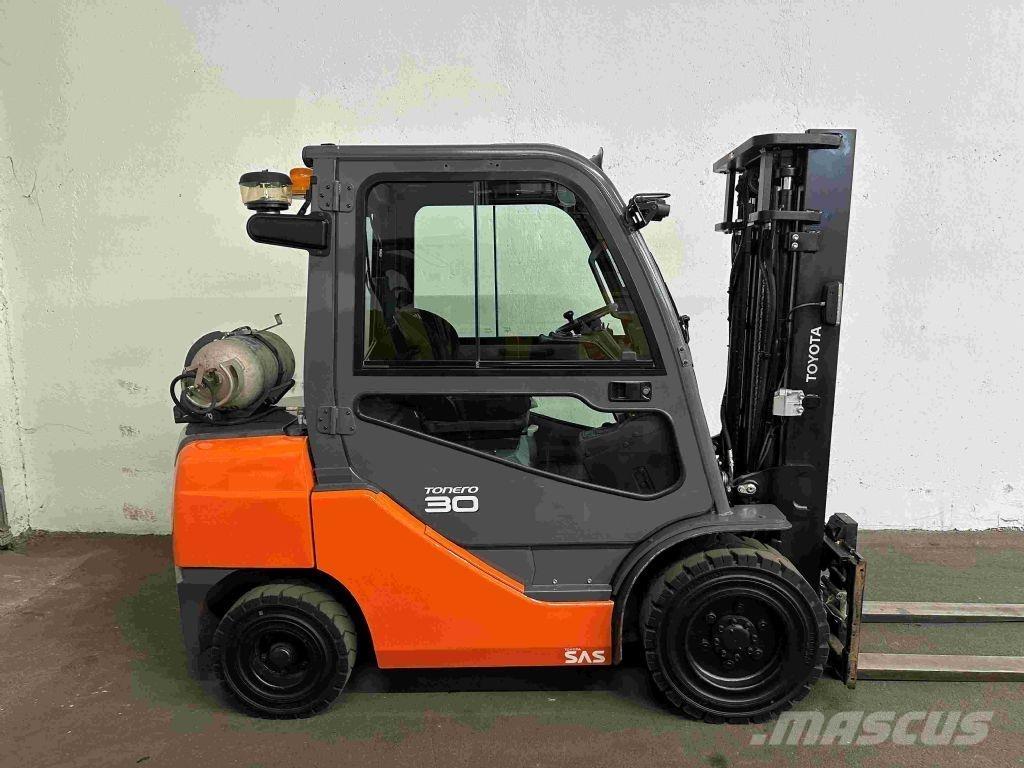 Toyota 02-8FGF30 Nestekaasutrukit