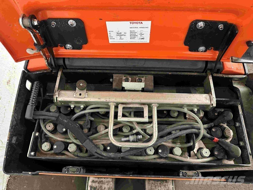 Toyota LPE 200 Lavansiirtotrukit