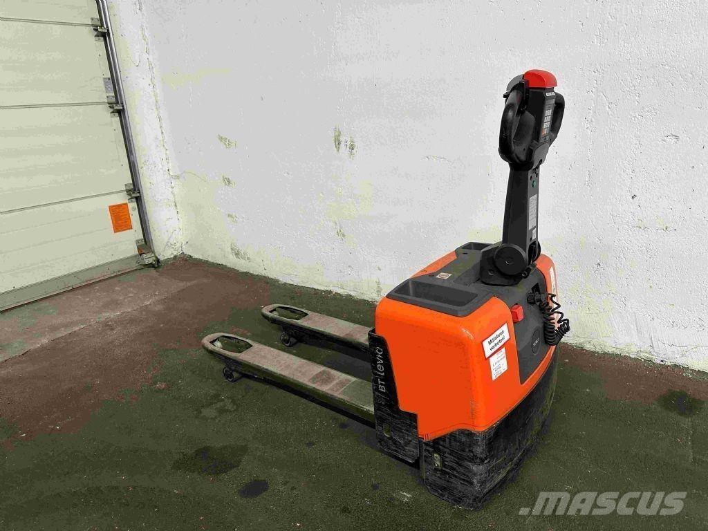Toyota LWE 130 Lavansiirtotrukit