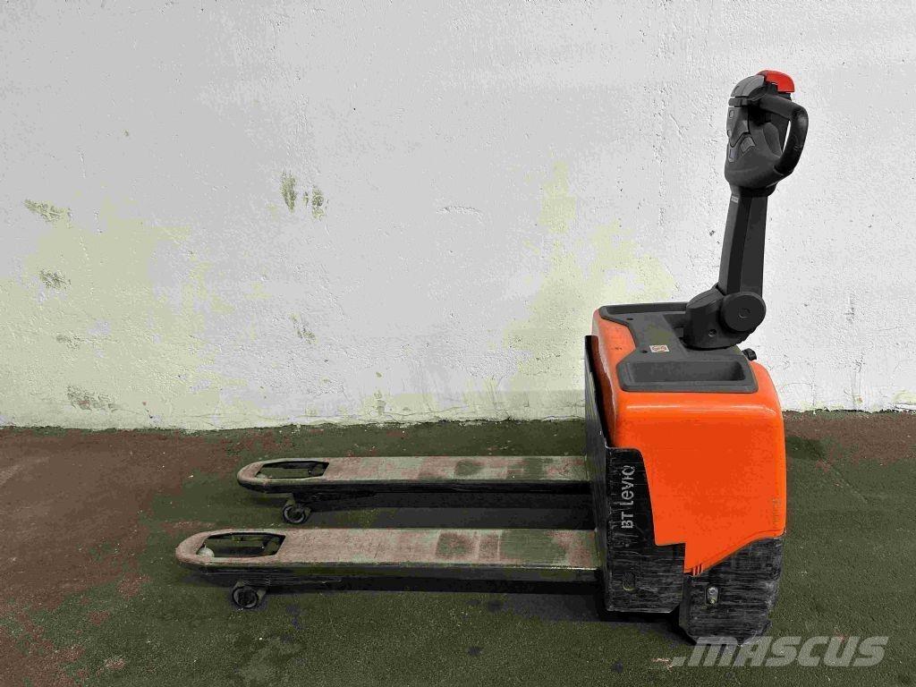 Toyota LWE 130 Lavansiirtotrukit