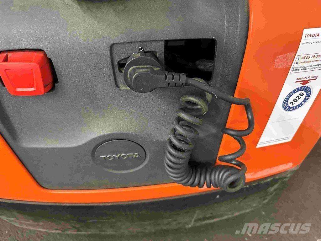 Toyota LWE 130 Lavansiirtotrukit