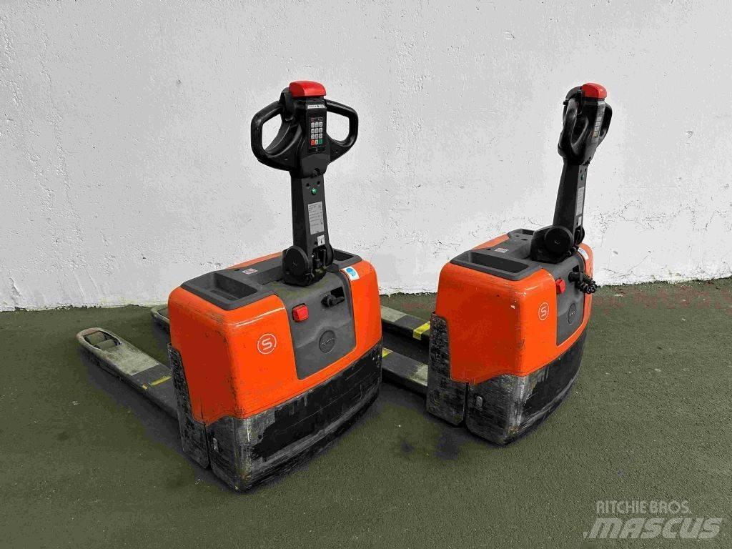Toyota LWE 130 Lavansiirtotrukit