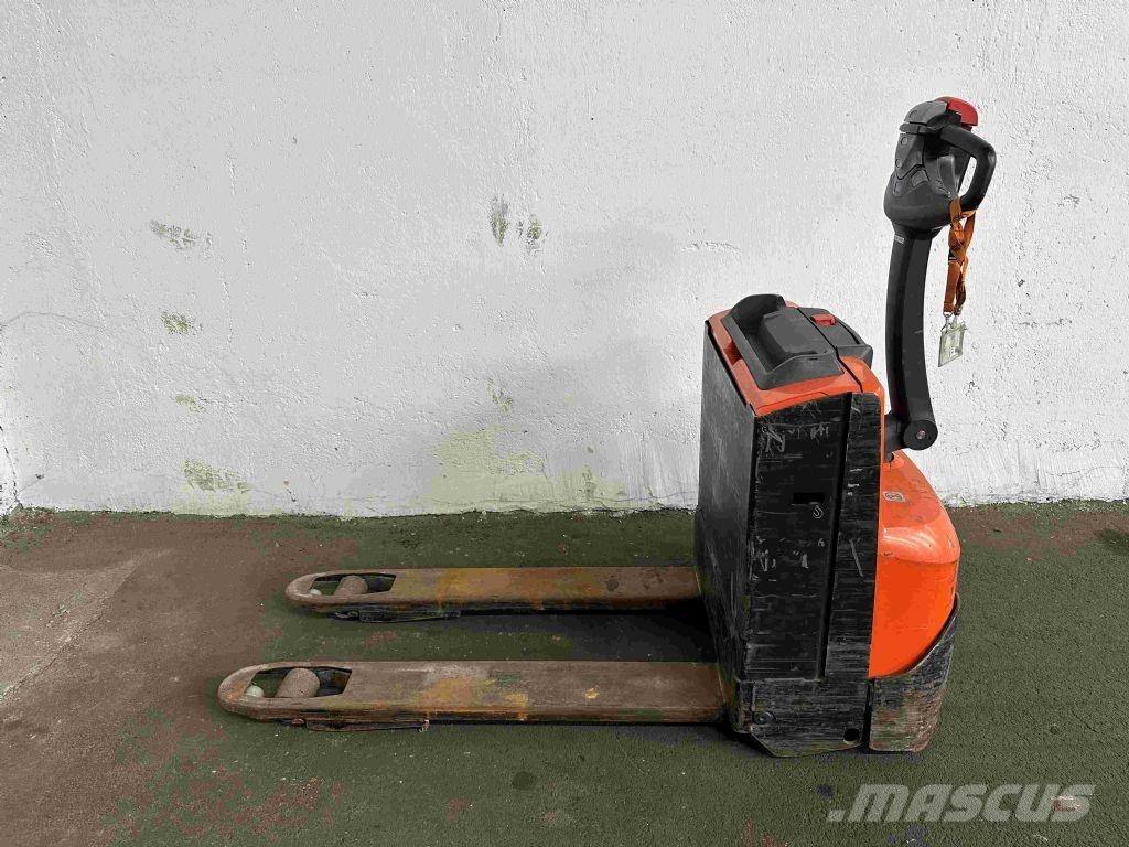 Toyota LWE 140 Lavansiirtotrukit