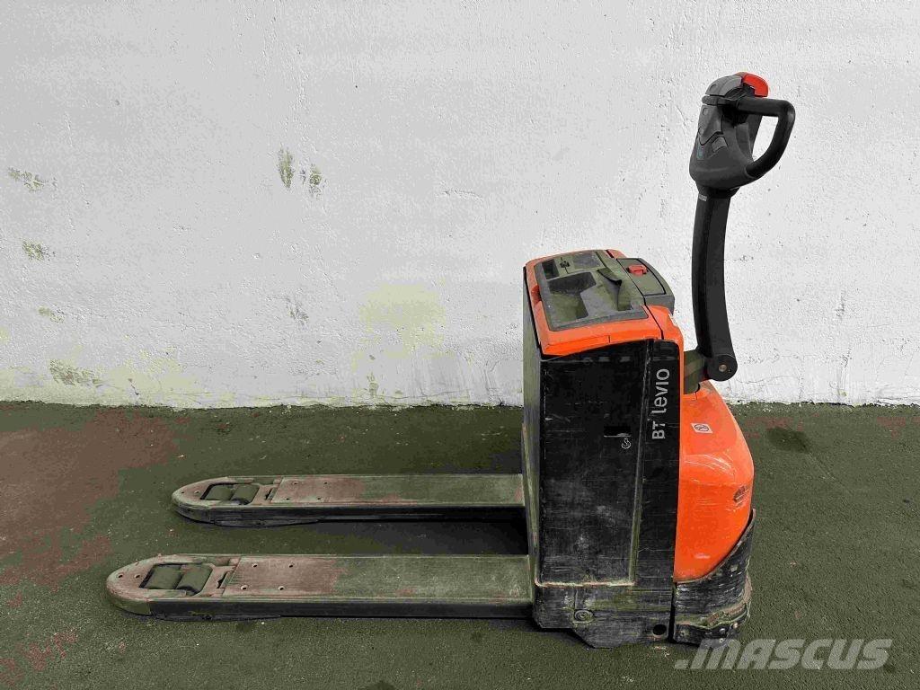Toyota LWE 200 Lavansiirtotrukit