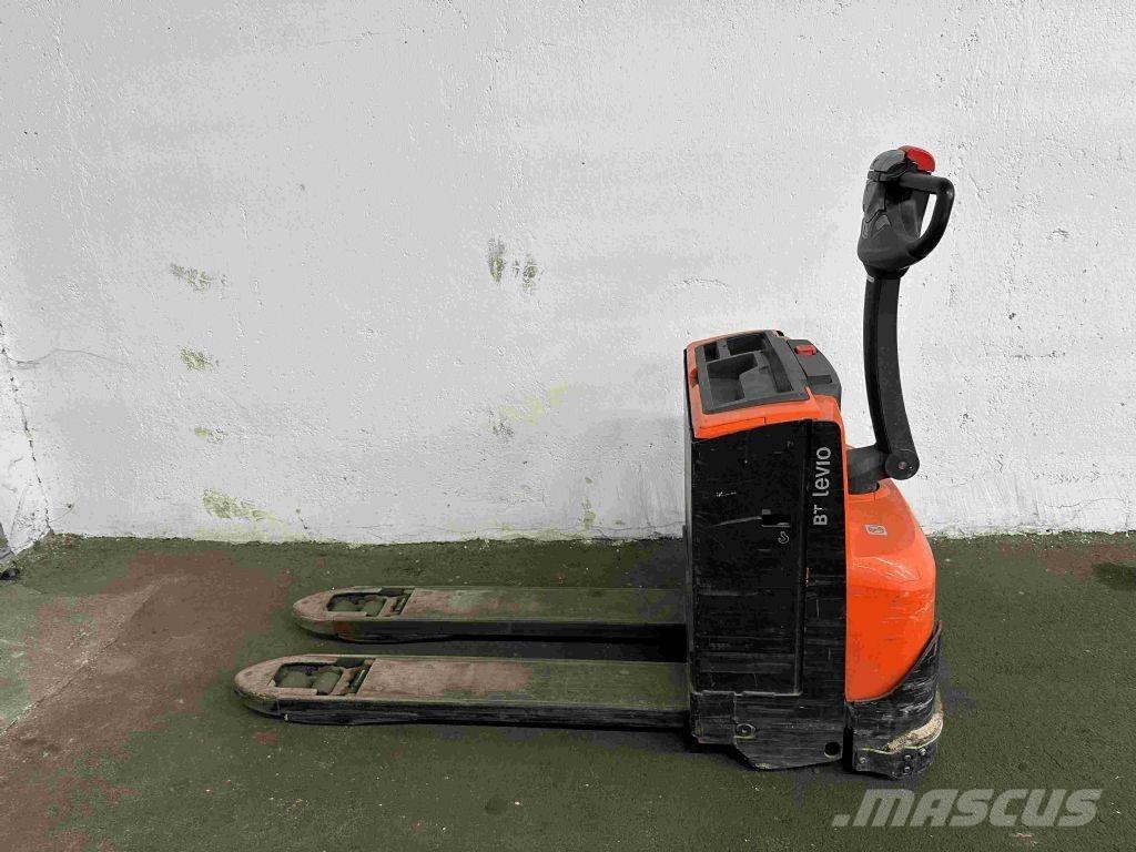 Toyota LWE 200 Lavansiirtotrukit