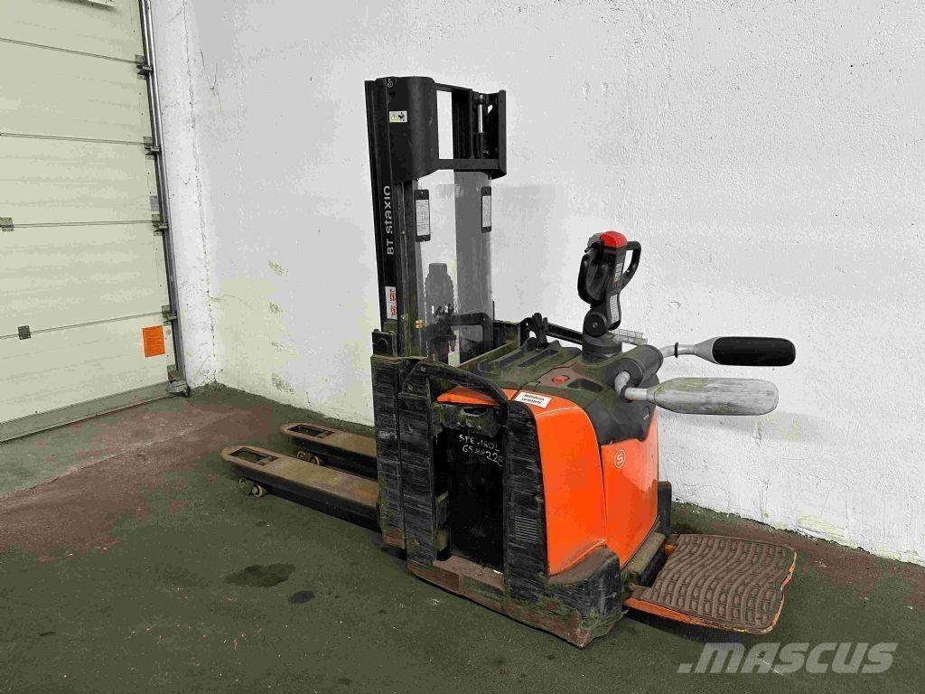Toyota SPE 200 D Käyden ajettavat pinoamistrukit
