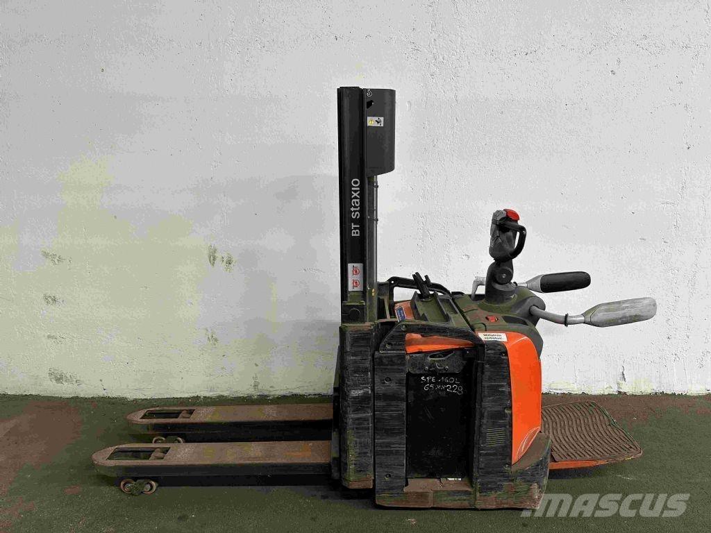 Toyota SPE 200 D Käyden ajettavat pinoamistrukit