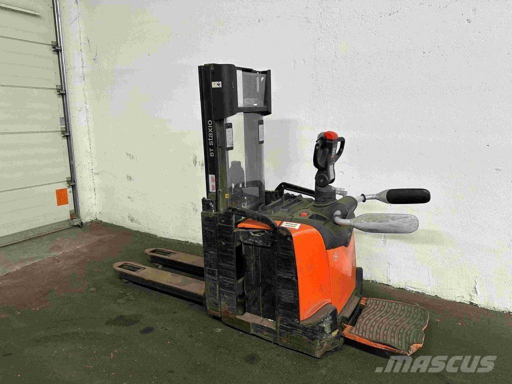 Toyota SPE 200 D Käyden ajettavat pinoamistrukit