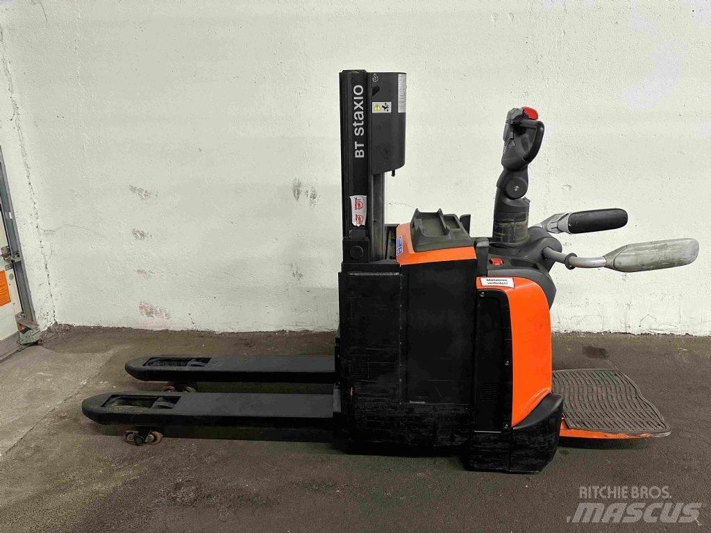 Toyota SPE 200 DN Käyden ajettavat pinoamistrukit