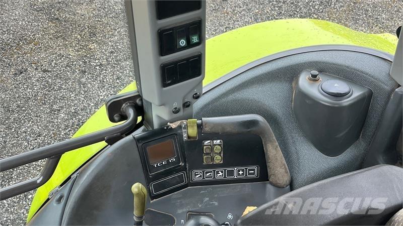 CLAAS 697 Traktorit