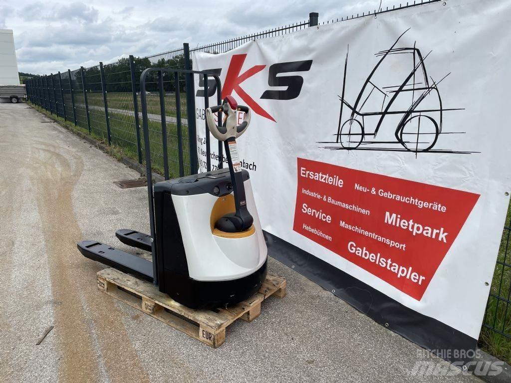 Crown WP3015 Käyden ajettavat pinoamistrukit