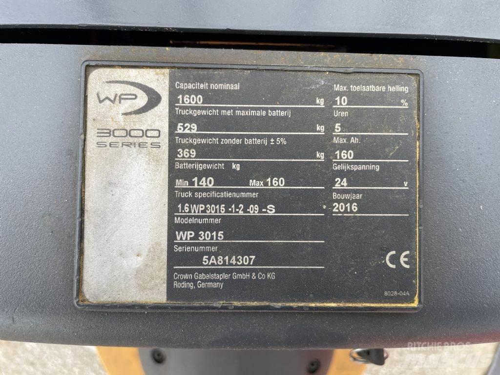 Crown WP3015 Käyden ajettavat pinoamistrukit