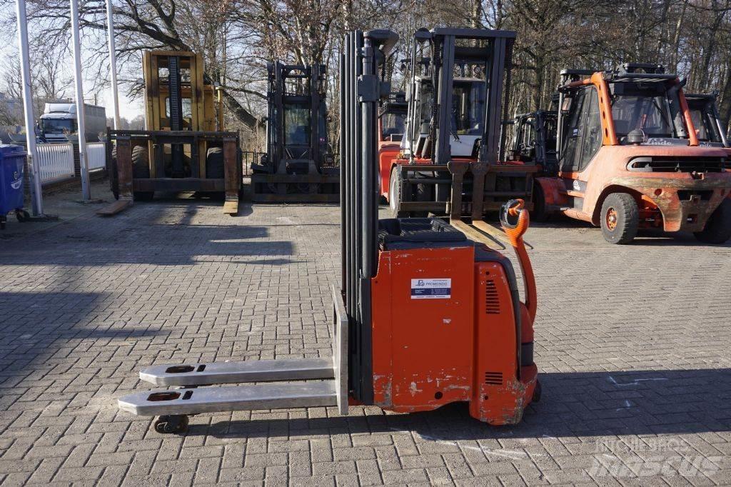 Linde D12 Käyden ajettavat pinoamistrukit