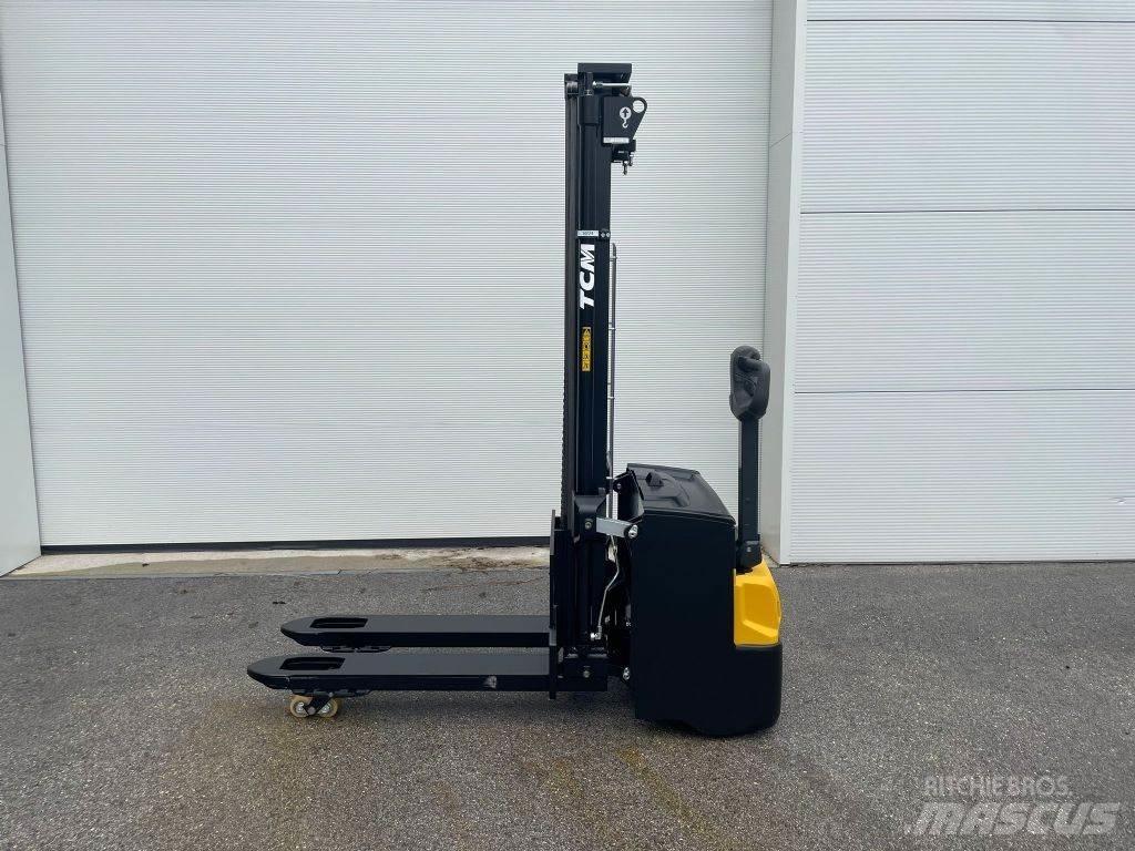 TCM SPW14I-N3 Käyden ajettavat pinoamistrukit