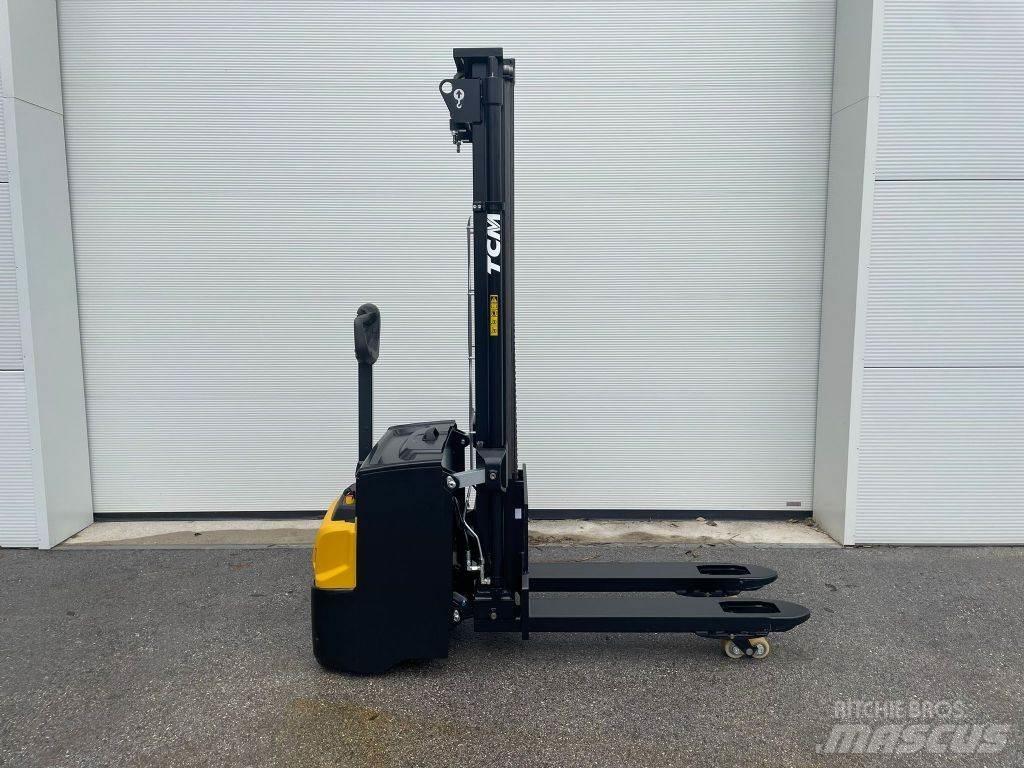 TCM SPW14I-N3 Käyden ajettavat pinoamistrukit