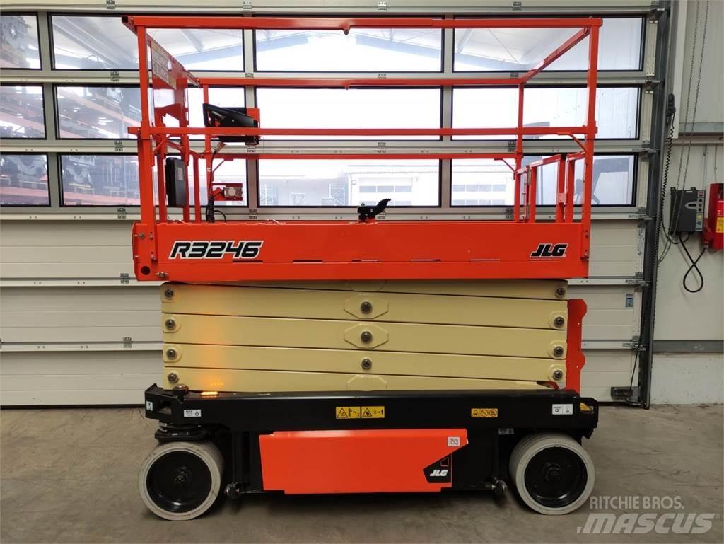 JLG R3246 Saksilavat