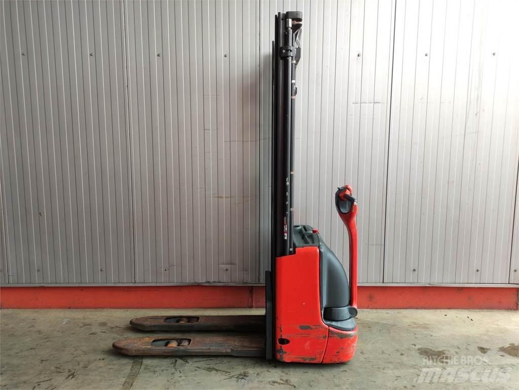 Linde L12 Käyden ajettavat pinoamistrukit