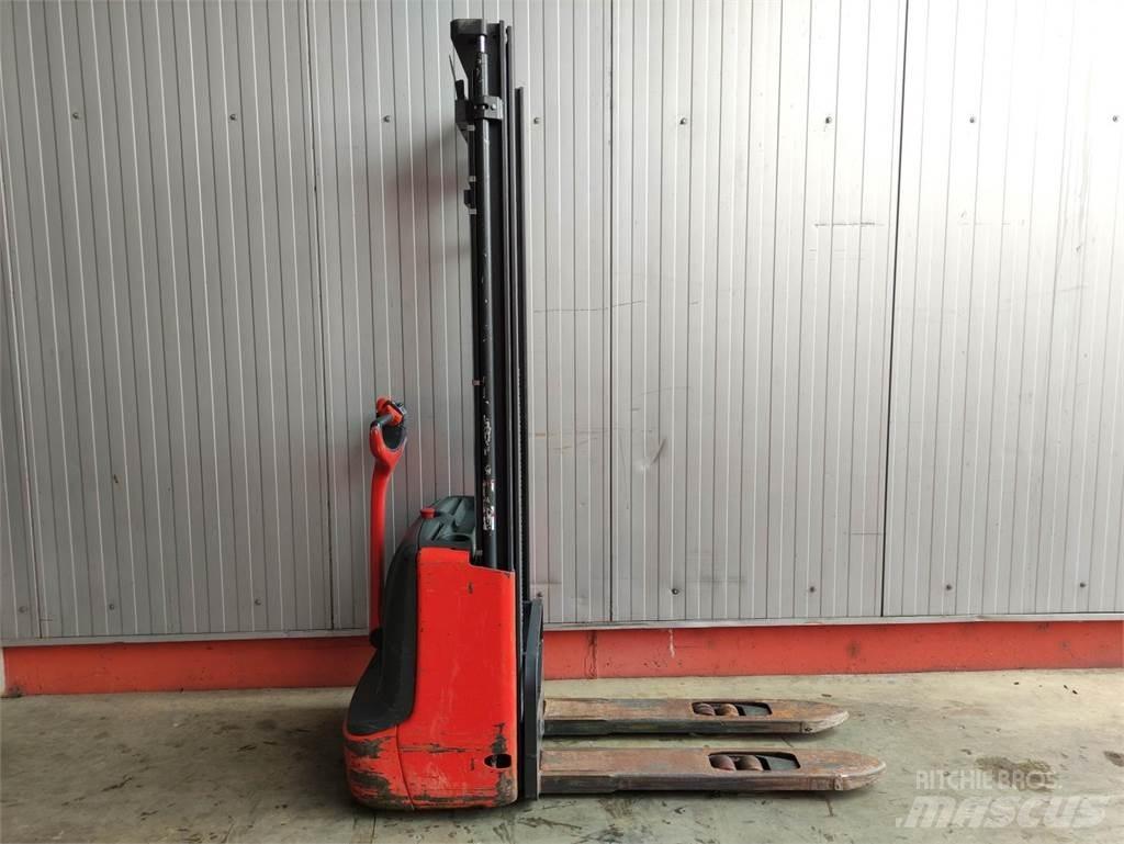 Linde L12 Käyden ajettavat pinoamistrukit