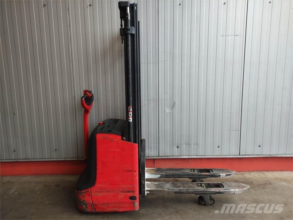 Linde L12 i Käyden ajettavat pinoamistrukit
