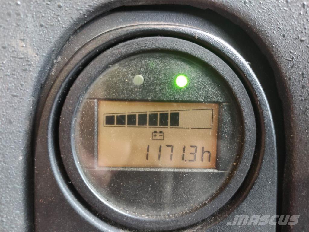 Linde L12 i Käyden ajettavat pinoamistrukit