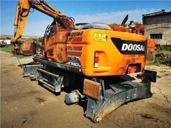 Doosan DX 140W track