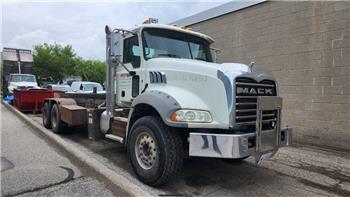 Mack Granite GU 813