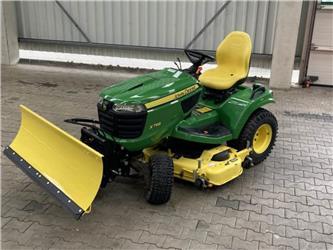 John Deere X758