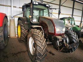 Valtra N121    cabin