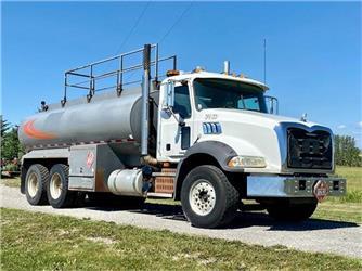 Mack GRANITE GU813