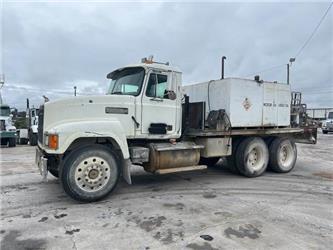 Mack CH613