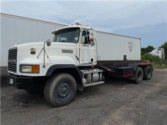 Mack CL713