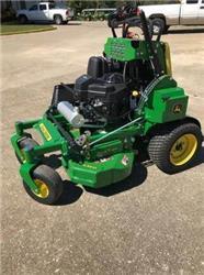 John Deere 636M