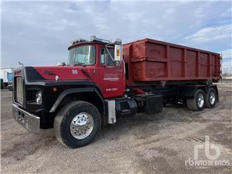 Mack RB688S