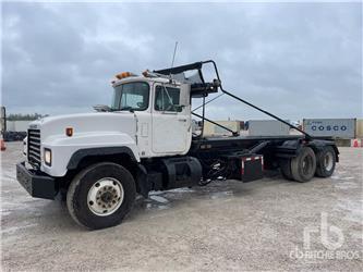 Mack RD688S