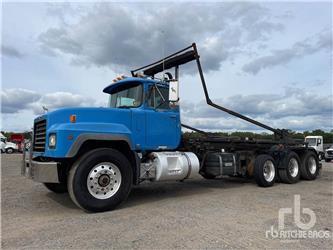 Mack RD688S