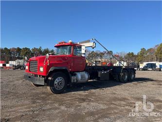 Mack RD688S