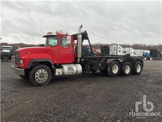 Mack RD688S