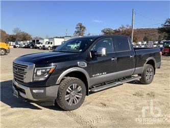 Nissan TITAN