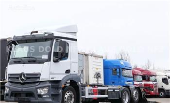 Mercedes-Benz Actros 2540 6x2 BDF Container truck + tail lift