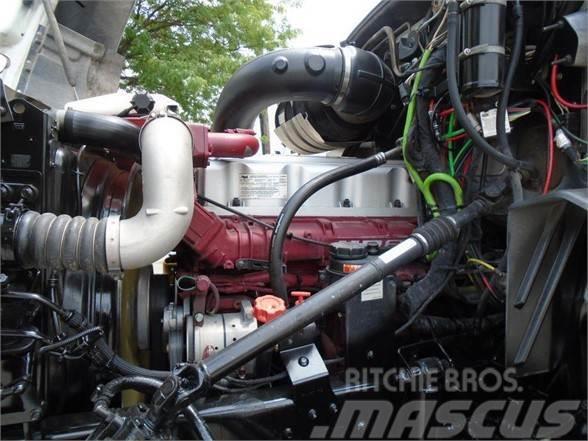 Mack PINNACLE CXU613 Vetopöytäautot