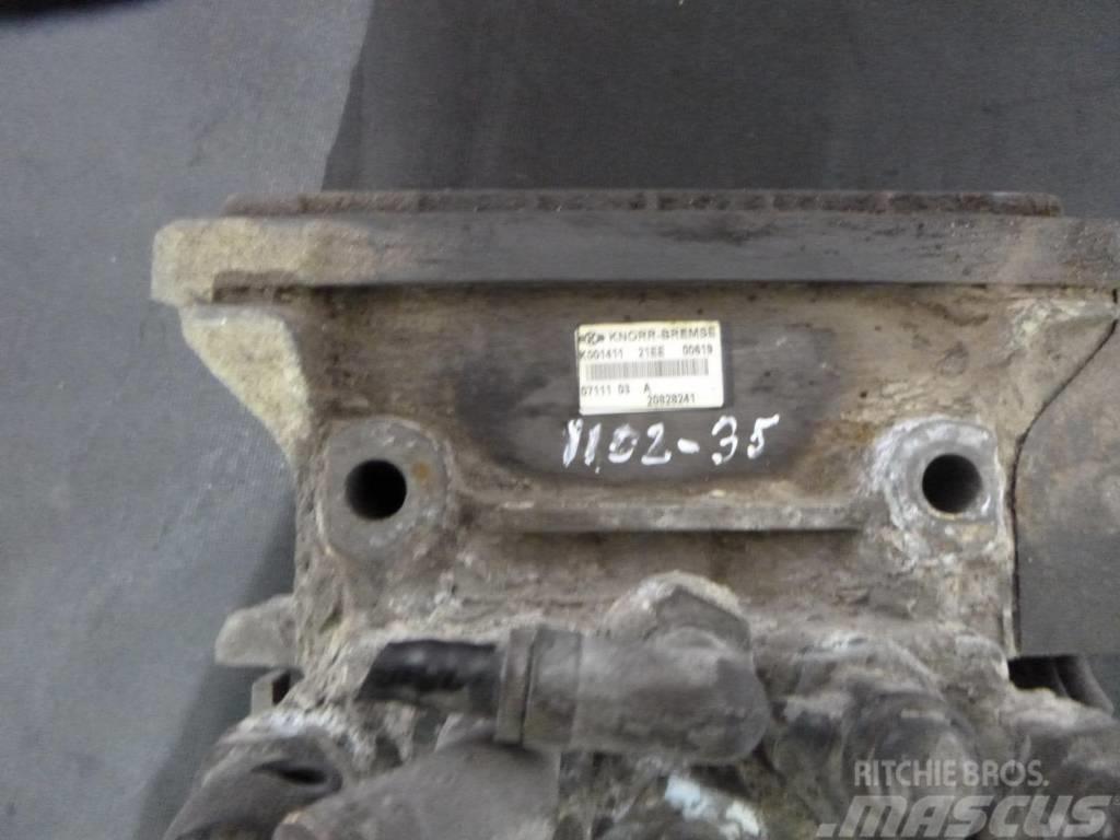 Volvo FH13 Stove radiator 1772726 Moottorit
