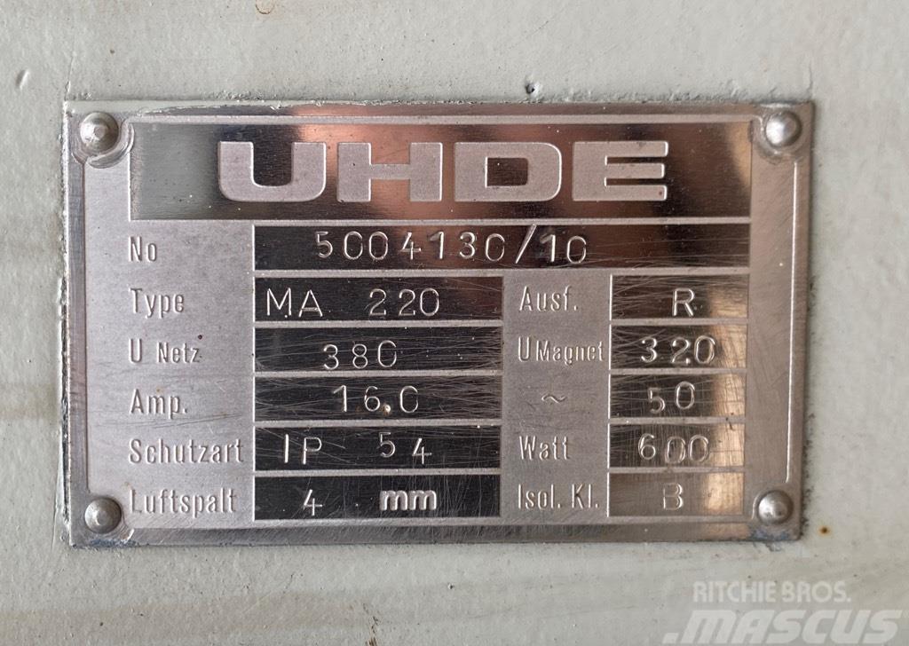 UHDE 1300 x 650 (600) Feeder, Trilgoot Syöttölaitteet