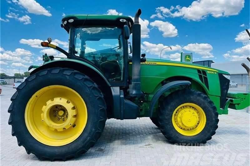 John Deere 8335R Traktorit