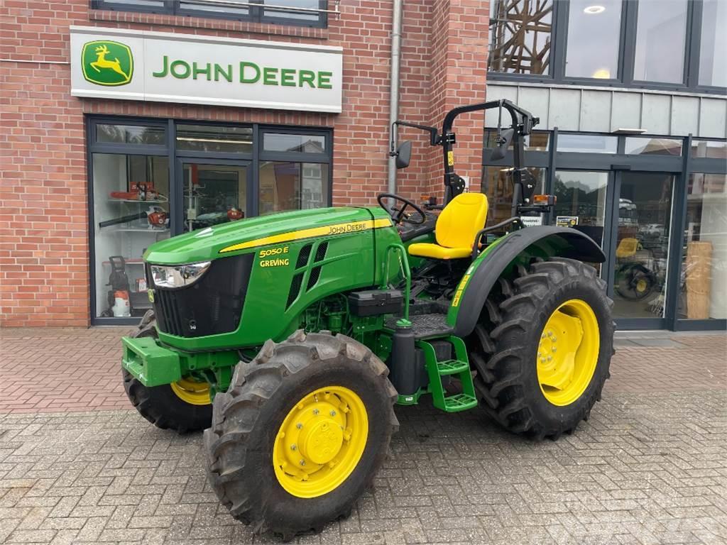 John Deere 5050E + Wagenanhängevorrichtung Traktorit