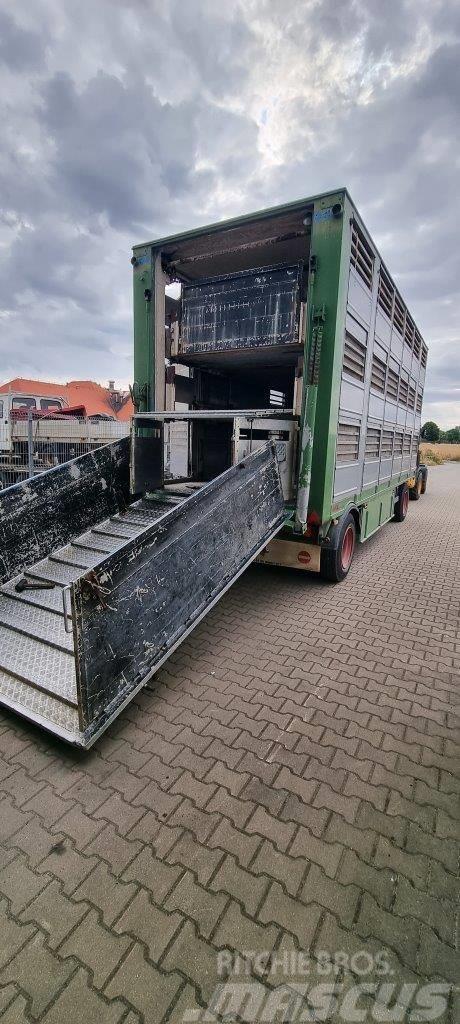  Przyczepa 2 osiowa do transportu zwierząt Eläinkuljetusperävaunut